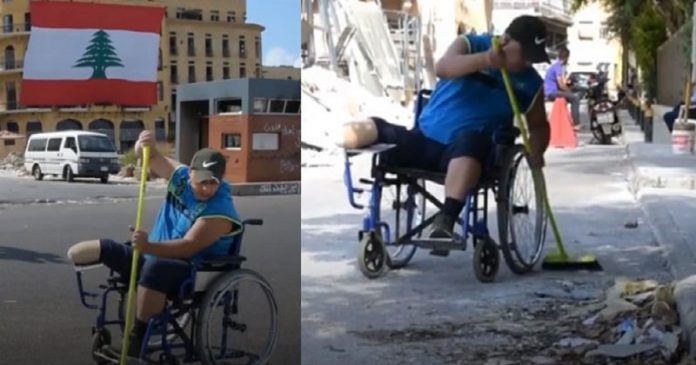 Cadeirante limpa destroços das ruas de Beirute: “É como se meus próprios filhos tivessem falecido”