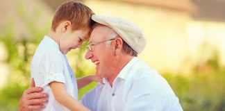 Cuidar dos netos ajuda a prevenir a demência, aponta estudo científico