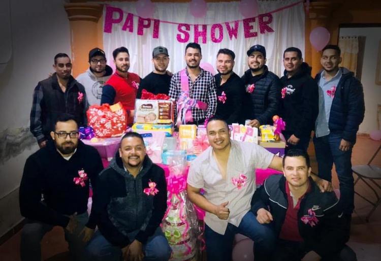 psicologiasdobrasil.com.br - "Papi Shower": Homem organiza chá de bebê só para seus amigos e viraliza nas redes