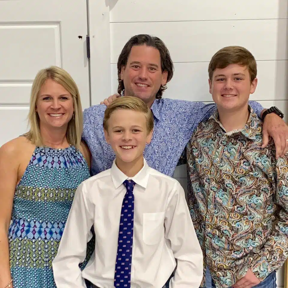 psicologiasdobrasil.com.br - Pai &eacute; impedido de ficar com filho durante quimioterapia, ent&atilde;o dan&ccedil;a do lado de fora para faz&ecirc;-lo sorrir