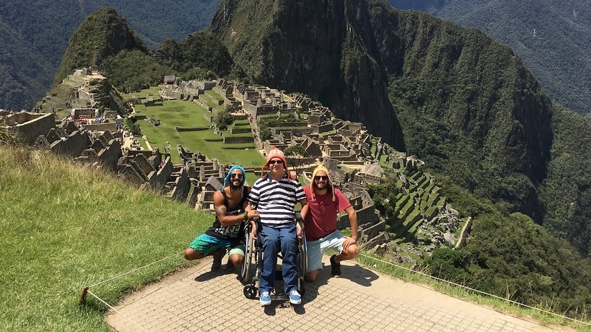 psicologiasdobrasil.com.br - Um argentino carregou seu amigo com deficiência por 6 horas para que ele pudesse visitar Machu Picchu