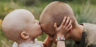 Menina que venceu o câncer posa para fotos em que mostra como uma legítima guerreira se parece