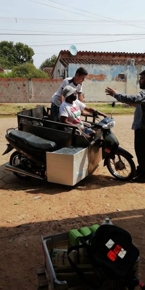 psicologiasdobrasil.com.br - Comerciante de rua com deficiência ganha cadeira de rodas motorizada que o protege do sol