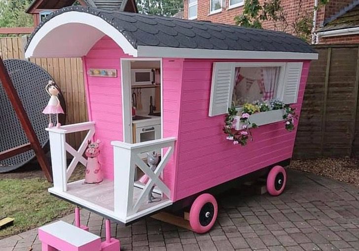 psicologiasdobrasil.com.br - Ele dedicou sua quarentena a construir uma casinha de bonecas para sua neta. O chamam de "melhor avô do mundo"