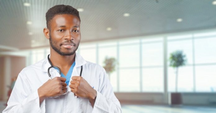 Ex-prefeito de Nova York doa $ 100 milhões para aumentar o número de médicos negros nos EUA