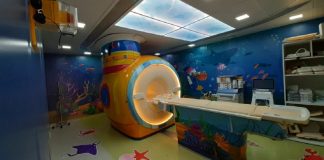Sala de ressonância para crianças no HC da USP é transformado em fundo do mar