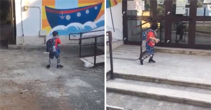 Superação: Menino entra na escola sozinho depois de médicos terem dito que ele nunca andaria