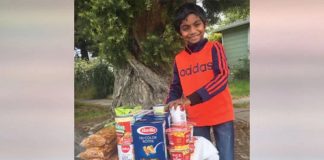 Menininho comemora seu aniversário de 8 anos distribuindo alimentos aos necessitados