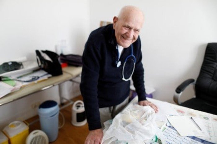 psicologiasdobrasil.com.br - Médico de 98 anos se recusa a parar de cuidar de pacientes em meio à pandemia