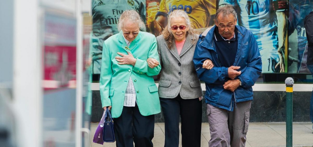psicologiasdobrasil.com.br - Mesmo uma socialização moderada com os amigos pode evitar a demência em idosos, revela estudo