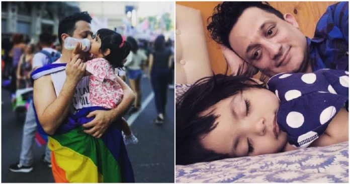Homem solteiro e gay adota bebê que foi abandonada em um hospital
