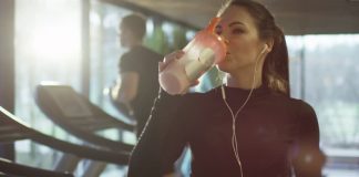 Combinar exercício e shake de proteína não o torna apenas mais forte, mas também mais inteligente, diz estudo