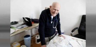 Médico de 98 anos se recusa a parar de cuidar de pacientes em meio à pandemia