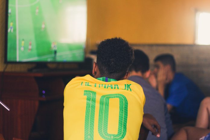 Brasil vence o Peru por 4 a 3, em vitória de virada, com direito a 3 gols de Neymar