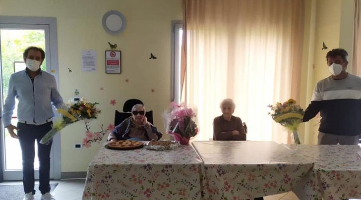 psicologiasdobrasil.com.br - Vovó comemora seu 107º aniversário ao lado da melhor amiga, de 105 anos