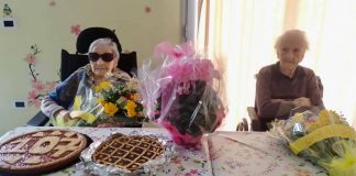 Vovó comemora seu 107º aniversário ao lado da melhor amiga, de 105 anos