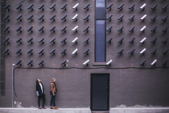 Por que estamos perdendo o nosso direito à privacidade?