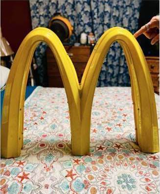 psicologiasdobrasil.com.br - McDonald's dá carro novo para jovem com autismo que desenha os arcos dourados da empresa continuamente