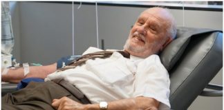 ‘Homem com o Braço de Ouro’ doou sangue 1.173 vezes e salvou milhões de bebês