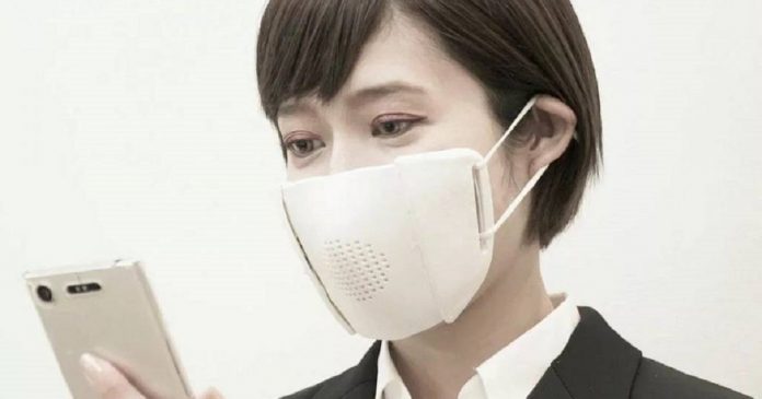 Japoneses criam máscara tecnológica capaz de traduzir 9 idiomas