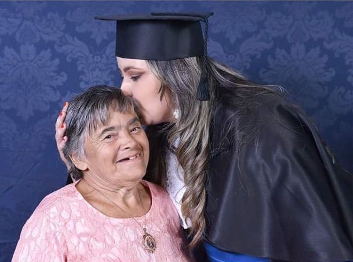 psicologiasdobrasil.com.br - Ela se formou com honras para deixar sua mãe com síndrome de Down orgulhosa