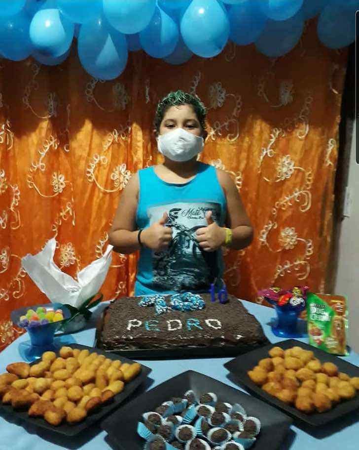 psicologiasdobrasil.com.br - Menino de 10 anos comemorou seu aniversário sozinho porque sua família está com COVID-19