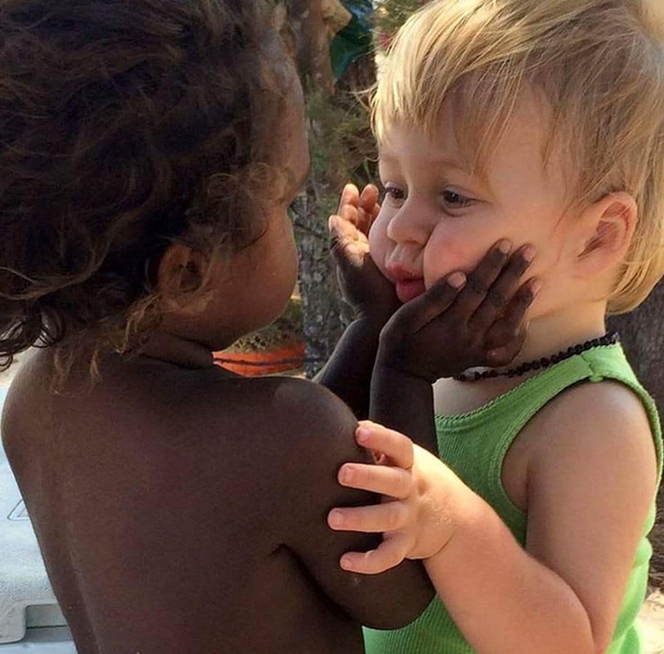 psicologiasdobrasil.com.br - 11 fotos incríveis que nos mostram que as crianças entendem de amor muito melhor do que nós