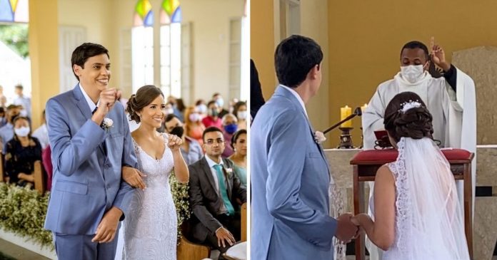 Padre oficializa o casamento em língua de sinais para um casal com deficiência auditiva