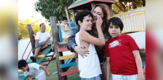 Mãe funda escola depois que nenhuma outra instituição de ensino quis aceitar seu filho com autismo