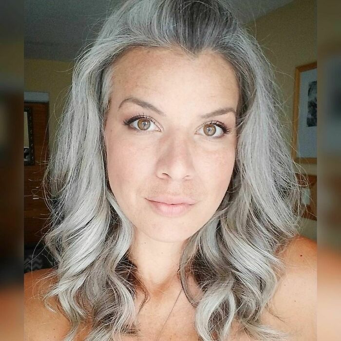 psicologiasdobrasil.com.br - Mulheres decidiram parar de pintar os cabelos e exibem os grisalhos com orgulho
