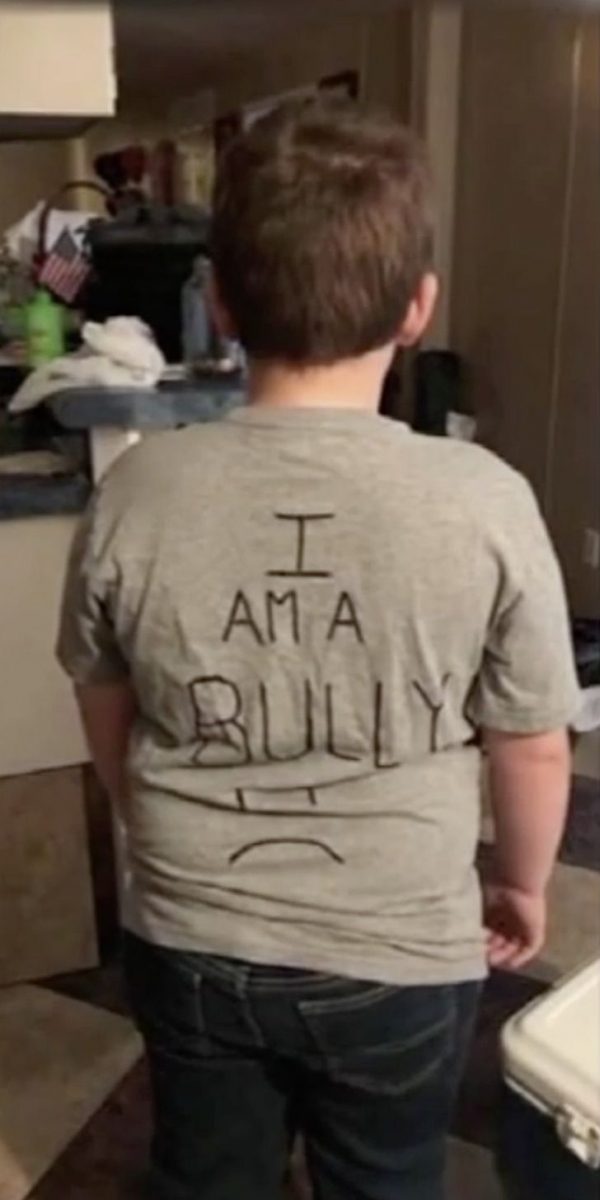 psicologiasdobrasil.com.br - Mãe descobre que o filho está fazendo bullying e o pune fazendo-o passar vergonha diante dos colegas
