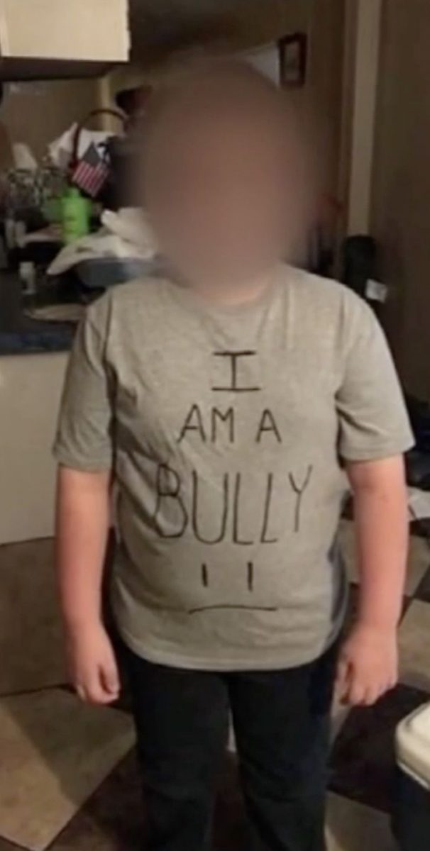 psicologiasdobrasil.com.br - Mãe descobre que o filho está fazendo bullying e o pune fazendo-o passar vergonha diante dos colegas