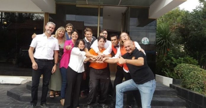 Argentina inaugura o primeiro hotel com uma equipe de jovens com síndrome de Down