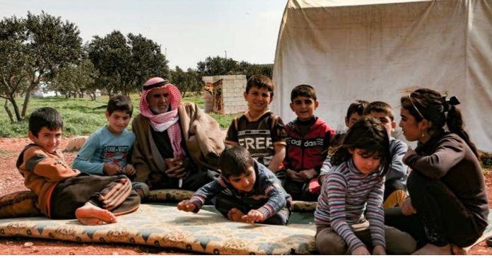 Após perder seus filhos pelo conflito na Síria, avô cria sozinho os 11 netos que ficaram órfãos