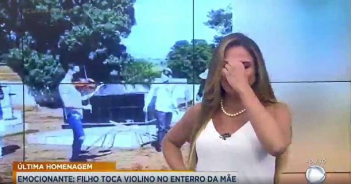 Apresentadora se comove ao ver filho tocando violino no enterro da mãe