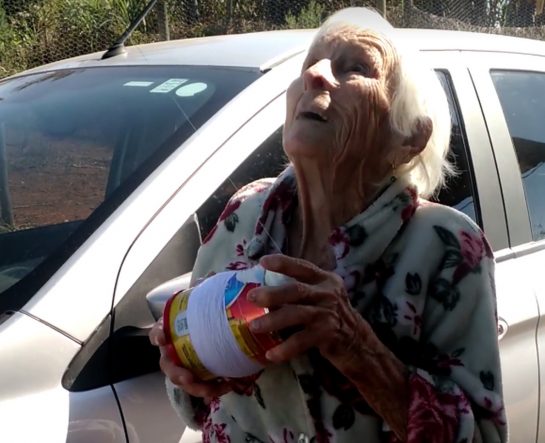 psicologiasdobrasil.com.br - Vovó de 93 anos empina pipa pela primeira vez em anos e sua reação é adorável