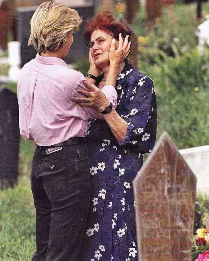 psicologiasdobrasil.com.br - O dia em que a princesa Diana consolou uma mãe desconhecida que chorava a perda de seu filho