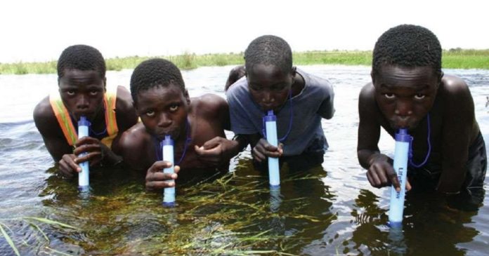 Invenção revolucionária transforma água em potável para suprir comunidades menos favorecidas
