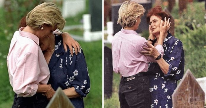 O dia em que a princesa Diana consolou uma mãe desconhecida que chorava a perda de seu filho