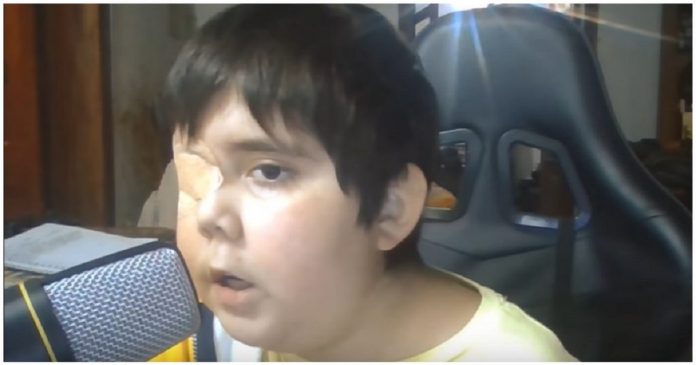 Menino com doença cerebral realiza seu sonho de ser youtuber