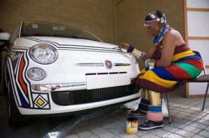 psicologiasdobrasil.com.br - Artista sul-africana de 85 anos cativa com pinturas em carros homenageando sua cultura
