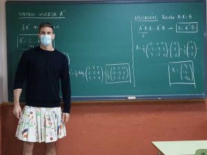 psicologiasdobrasil.com.br - Professores espanhóis dão aulas usando saias para combater o preconceito