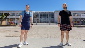 psicologiasdobrasil.com.br - Professores espanhóis dão aulas usando saias para combater o preconceito