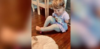 Menininha sem mãos ganha um cachorrinho sem uma pata. Mãe quis ensinar que “O diferente é lindo”