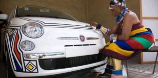 Artista sul-africana de 85 anos cativa com pinturas em carros homenageando sua cultura