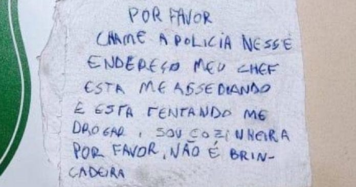 Jovem pede ajuda em guardanapo depois de ser assediada pelo chefe: ‘Por favor, não é brincadeira’