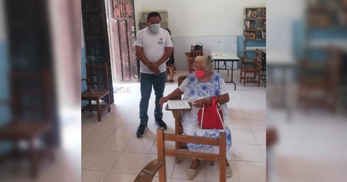 Vovó de 71 anos se forma no ensino fundamental em meio à pandemia. Não existem barreiras para a aprendizagem