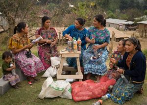 psicologiasdobrasil.com.br - Comunidades na Guatemala constroem mais de 100 escolas com lixo não reciclável