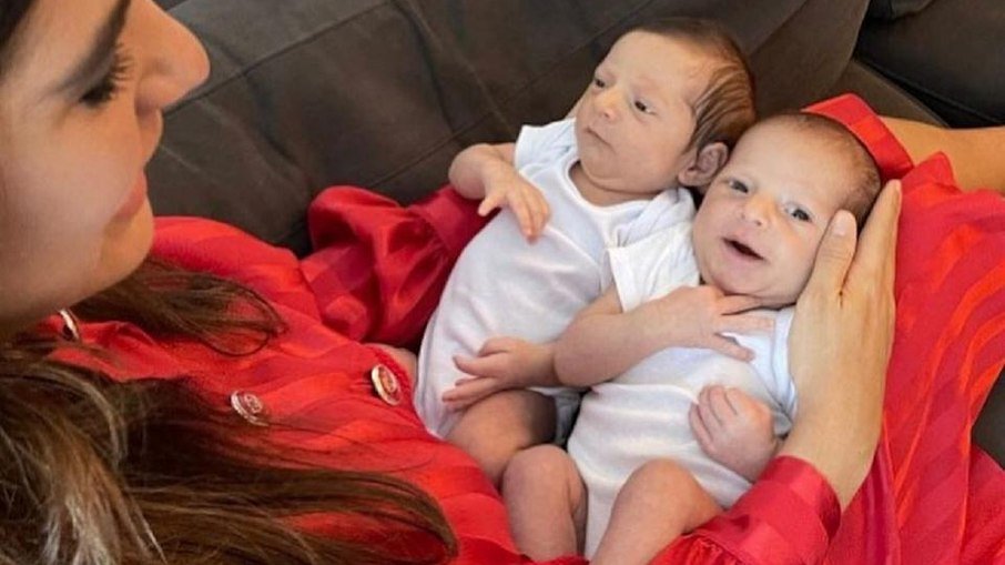 psicologiasdobrasil.com.br - Andréia Sadi faz desabafo sobre início da maternidade de gêmeos: 'Muito solitário'