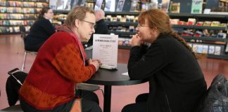 Para promover o diálogo e a tolerância, bibliotecas trocam livros por pessoas